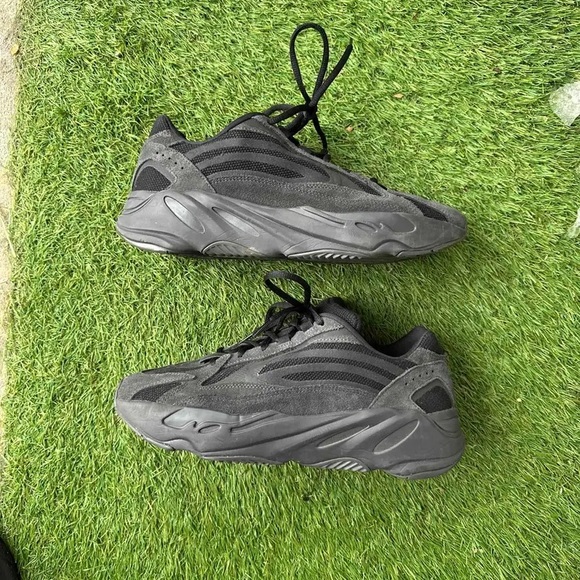 adidas yeezy boost 700 v2 vanta mens